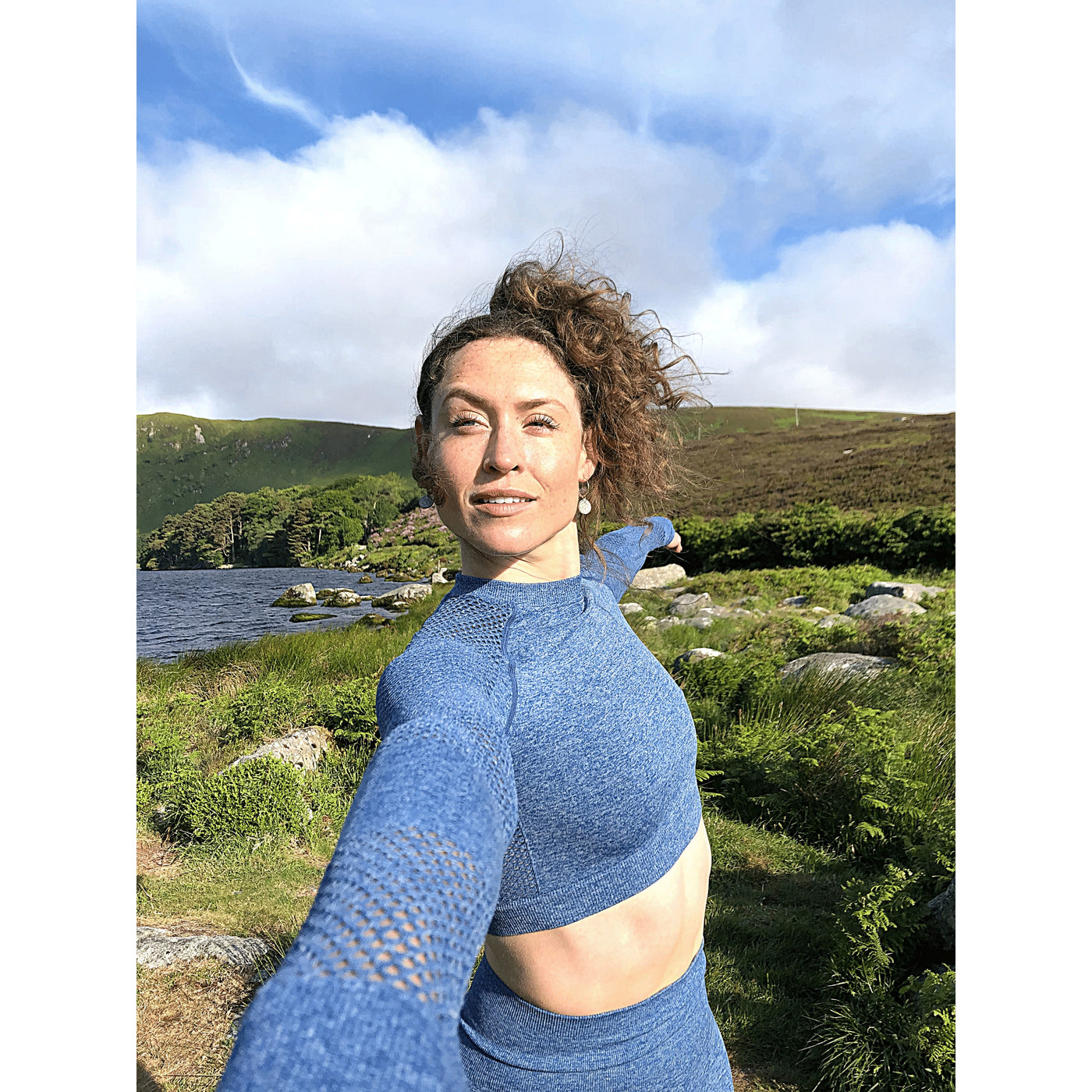 Women Yoga Set | Cropped Top Long Sleeve | BLUE SAPPHIRE Swimcore